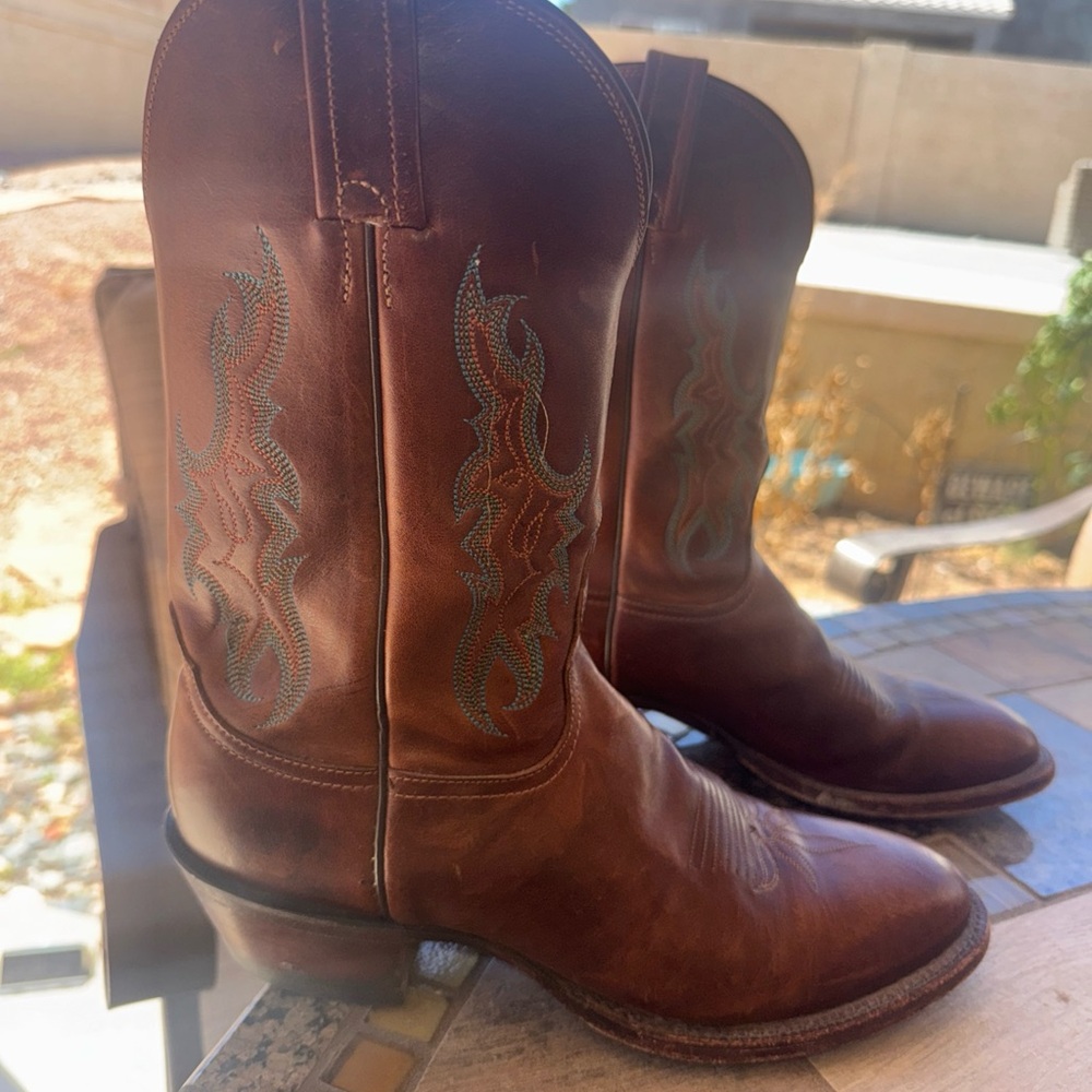 Nocona Brown Western Boots with Embroidered Design 8.5 b